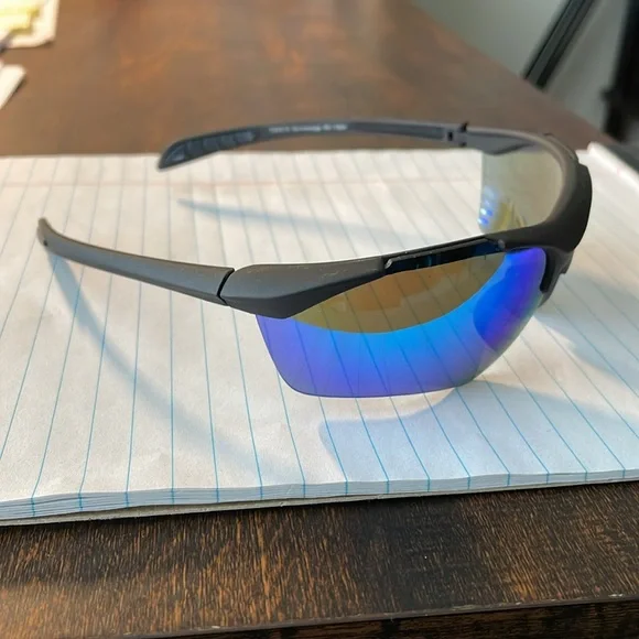 Foster Grant sunglasses - Picture 5 of 9